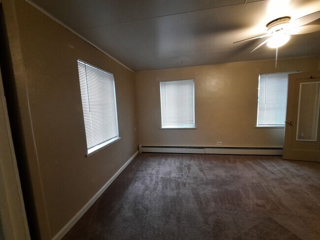 Building Photo - Now Leasing: 1BR Ground-Level Apartment in...