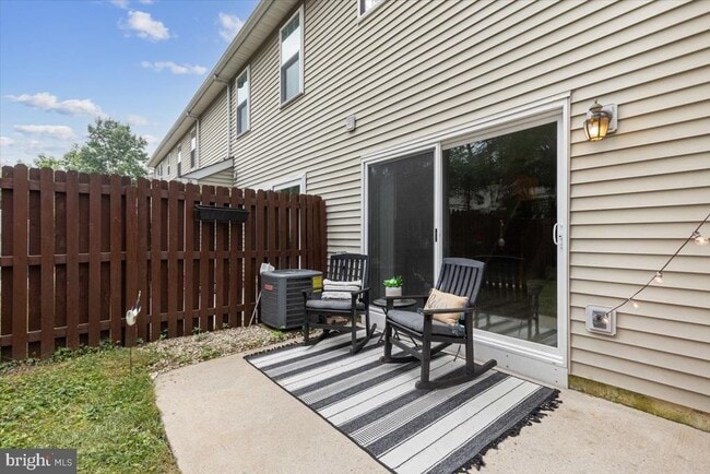 Building Photo - 105 Pin Oak Ct