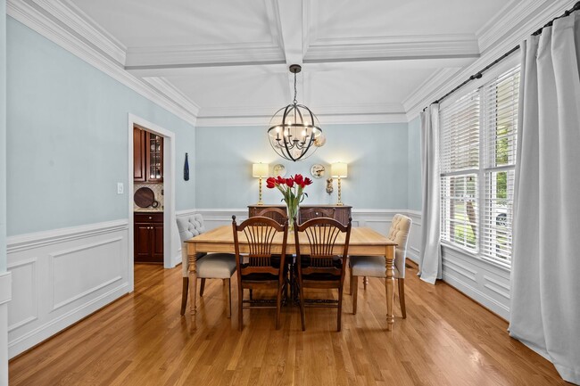 Building Photo - Spacious 4-Bedroom Home with Large Yard & ...