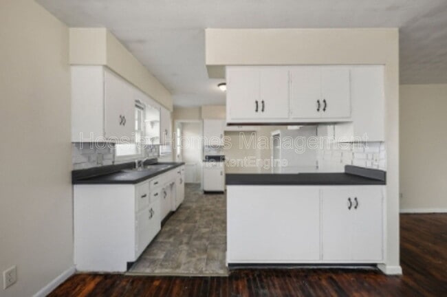 Building Photo - 3337 Houston St