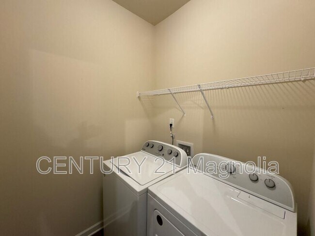 Building Photo - 3061 White Gate Lp