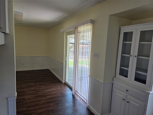 Building Photo - 2502 Coulee St