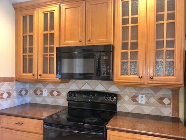 Building Photo - EAGLE CREEK LAKE NONA! WELCOME HOME! Beautiful water views! Spacious 2 story-3 bedroom 2.5 bath h...