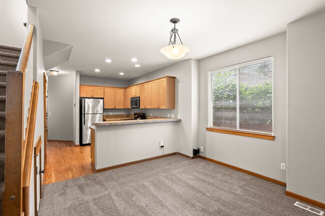 Building Photo - 3 Bed/ 2.5 Bath home in Woodstock neighbor...