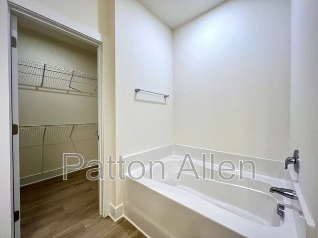 Building Photo - 117 N Christie Ct