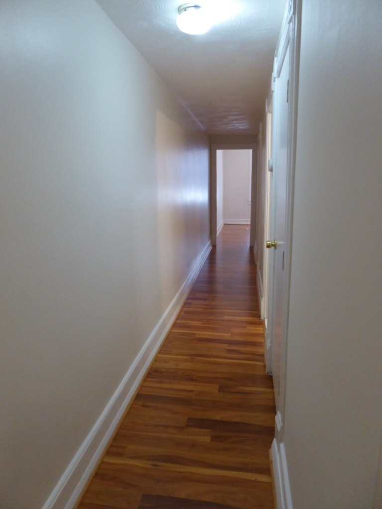 Building Photo - 527 9th St NE