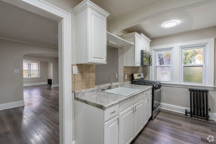 Primary Photo - 833 Brown St