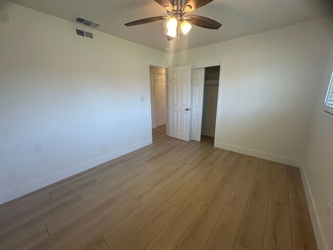 Building Photo - 9101 Rosewood Dr
