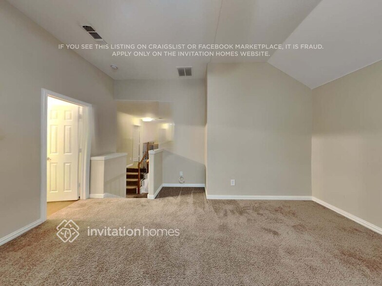 Building Photo - 2206 Kingsley Dr