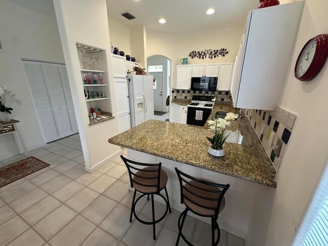 Building Photo - 77 Spyglass Way