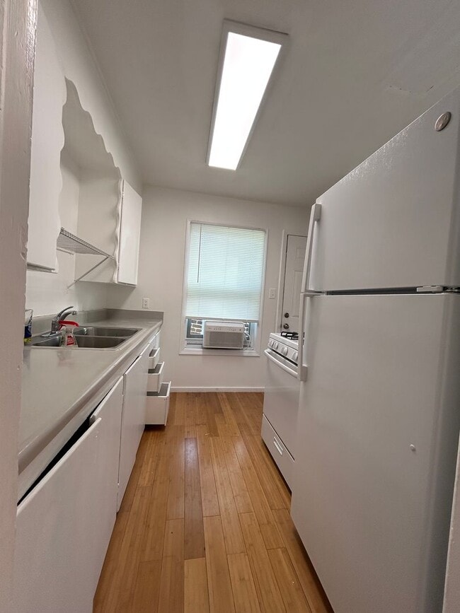 Building Photo - 1295 Floral Ave