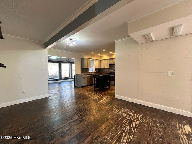 Building Photo - 7 Ash Ct