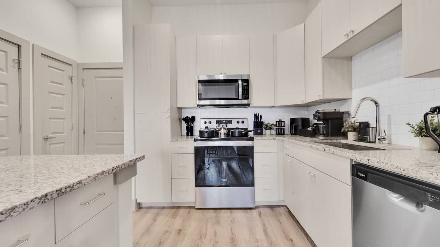 Building Photo - 18210 Park Row Blvd