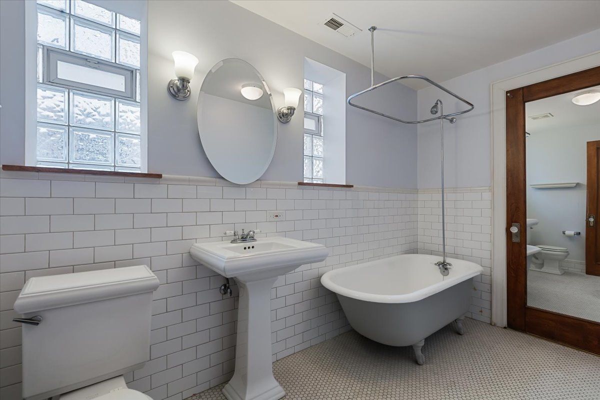 Building Photo - 7216 S South Shore Dr