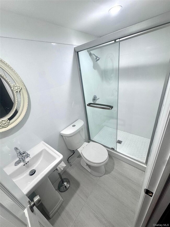 Building Photo - 84 Surrey Ln