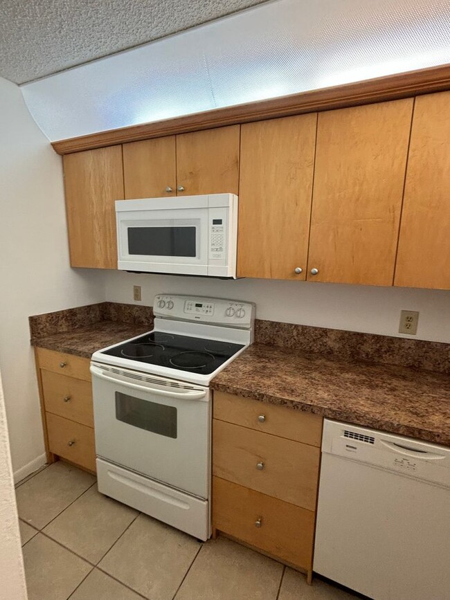 Building Photo - Great apartment and Location in CORAL SPRING