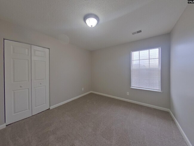 Building Photo - 415 Fox Trot Dr