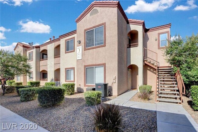 Building Photo - 2 Bedroom Condo