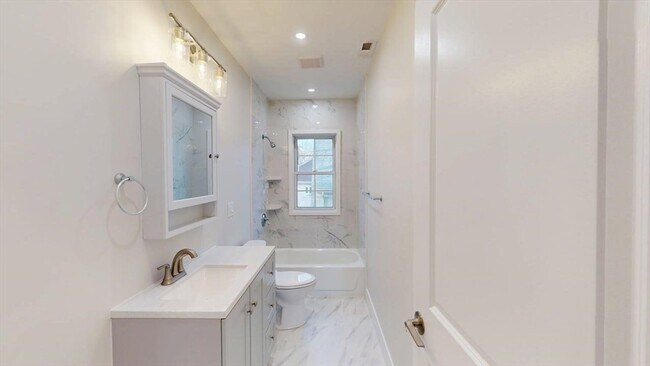 Building Photo - 391 Linwood Ave