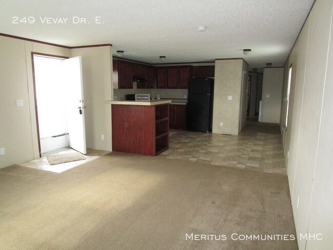 Primary Photo - FREE RENT UNTIL 10/1!!!!