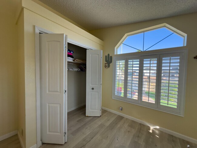 Building Photo - 13239 E 49th Dr