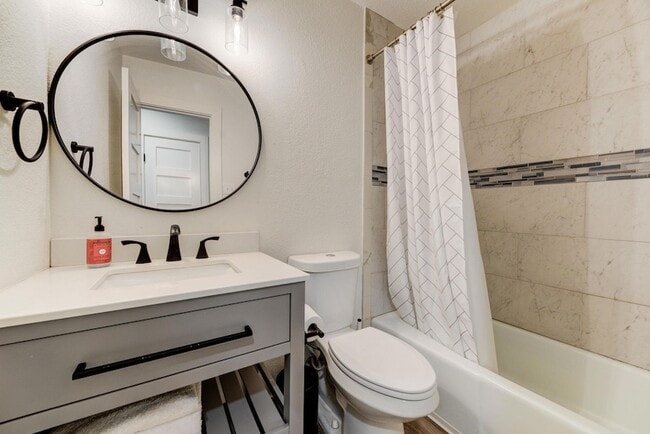 Building Photo - 4405 Button Bend Cir