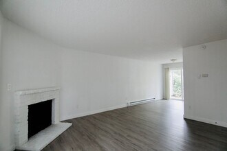 Building Photo - 5111SW Unit A-D