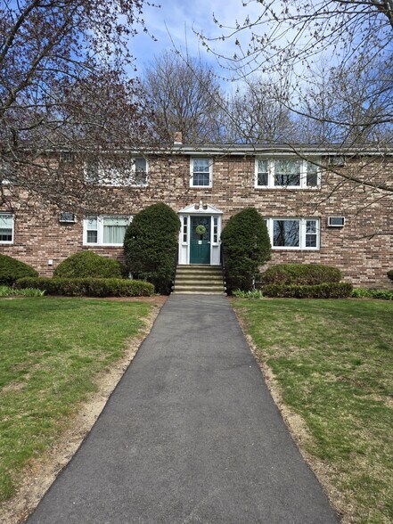 Building Photo - 10 Myles Standish Dr