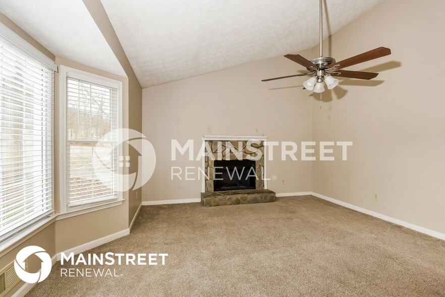 Building Photo - 475 Robin Hood Dr