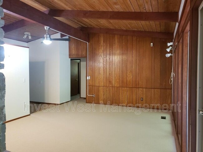 Building Photo - 5916 NW Bernie Dr