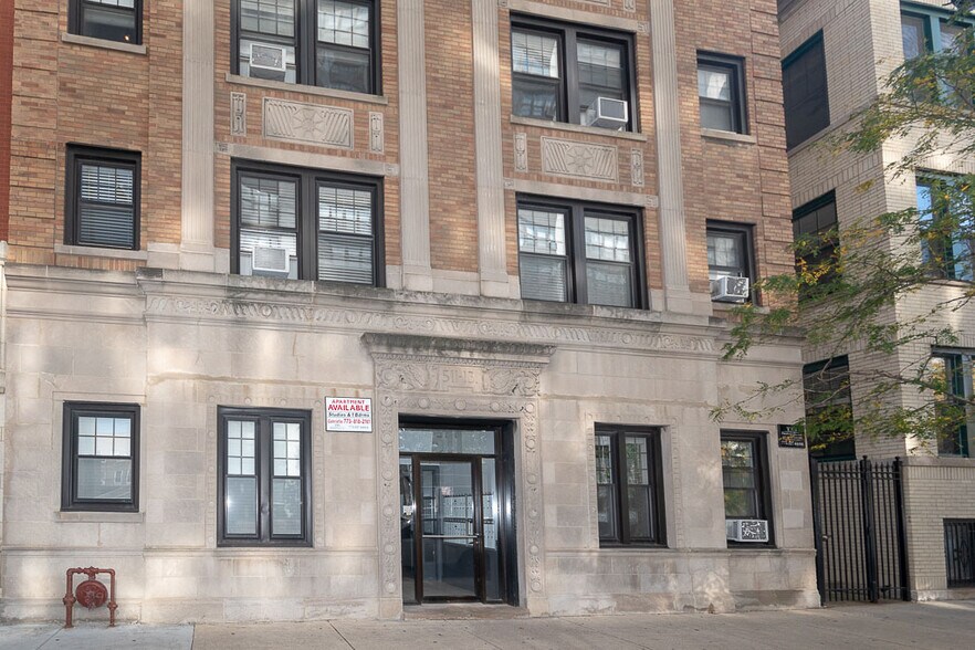 Primary Photo - 511 W Belmont Ave