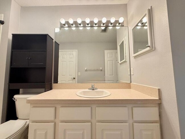 Building Photo - 13706 Forest Lake Dr