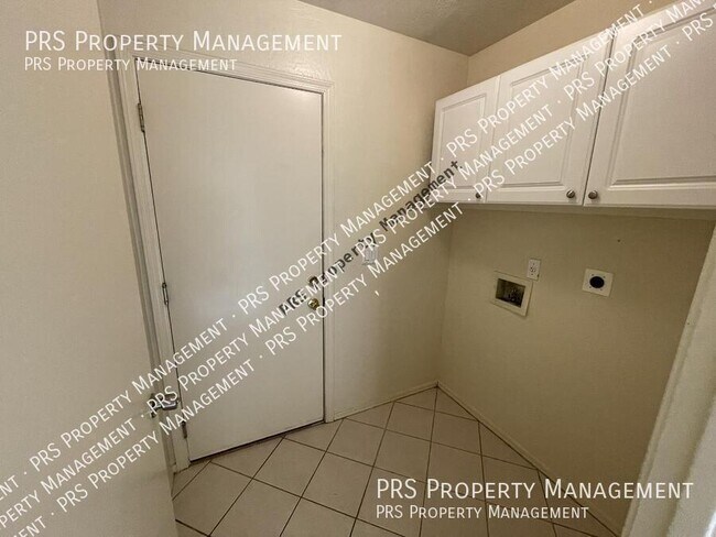 Building Photo - 837 E Glenmere Dr