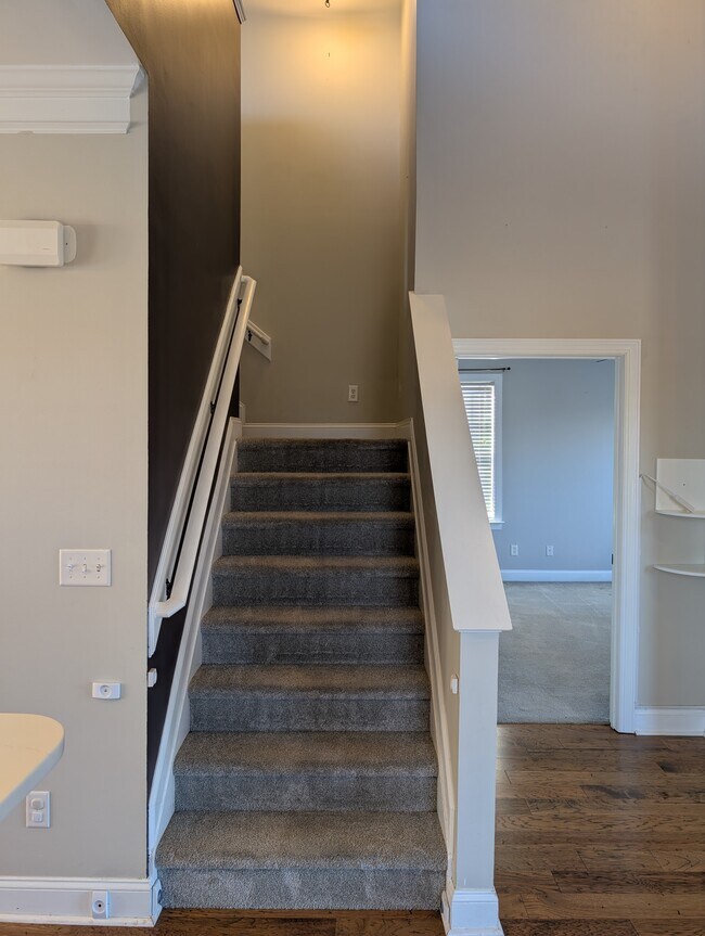 Building Photo - 6 Maxim Ct