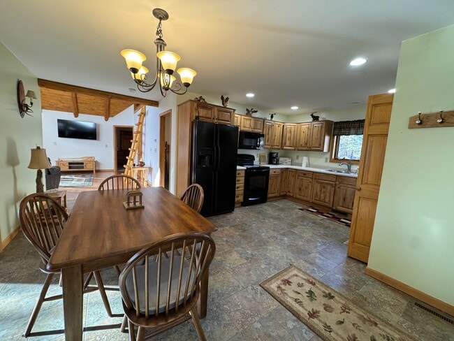 Building Photo - N. N Townline Rd