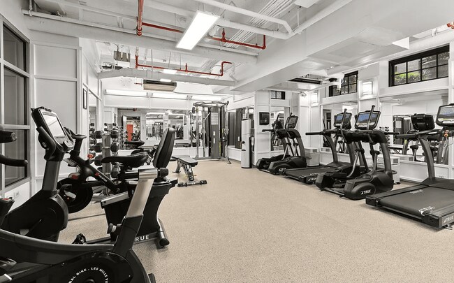 Building Photo - 28 E 10th St