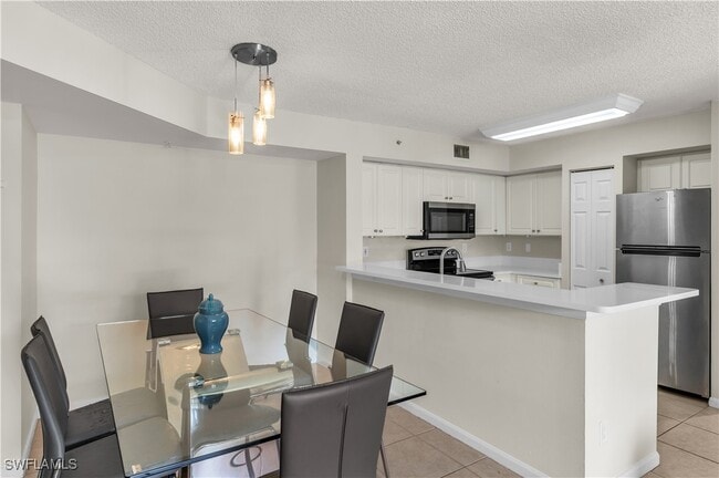 Building Photo - 1230 Wildwood Lakes Blvd