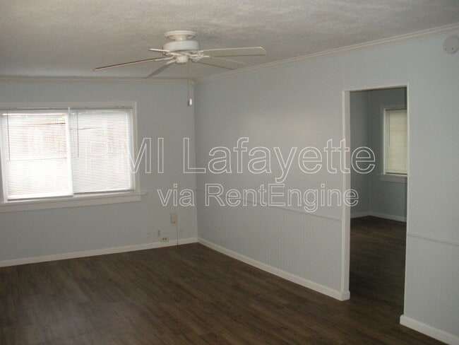 Building Photo - 2229 Roselawn Ave