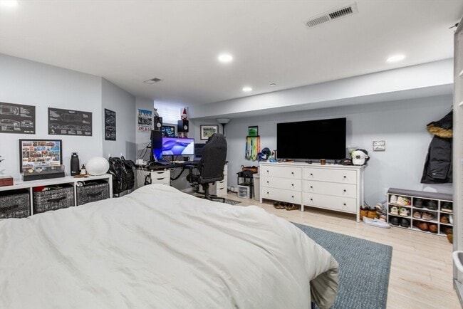 Building Photo - 32 Cameron Ave