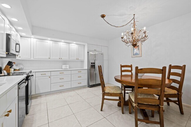 Building Photo - 3420 S Ocean Blvd