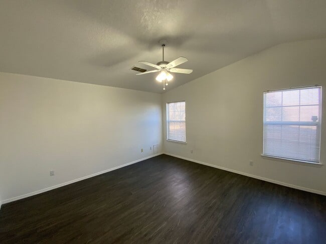 Building Photo - 3 Bedroom Single Story Home Available Near Irving Blvd NW & Eagle Ranch Rd!