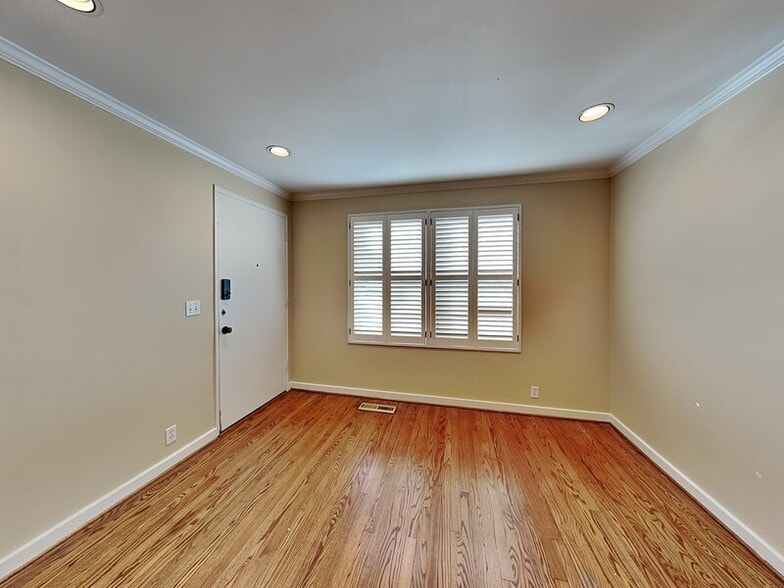 Building Photo - 109 Memory Ct