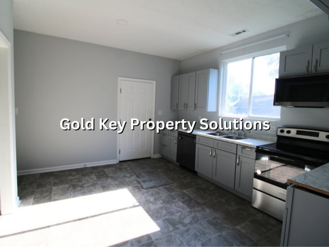 Building Photo - Beautifully Updated 3 BR 2 BA House in Alexandria (NO SECTION 8)