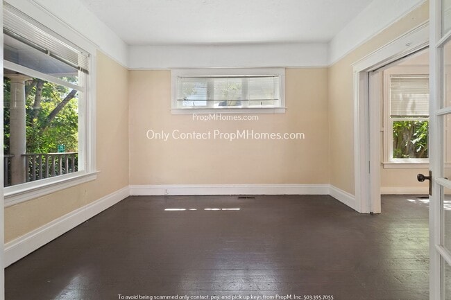 Building Photo - Charming 3 Bedroom Sanctuary in Eliot Neighborhood!