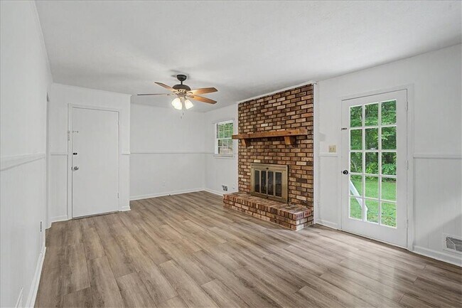 Building Photo - 2985 Fredrick Dr