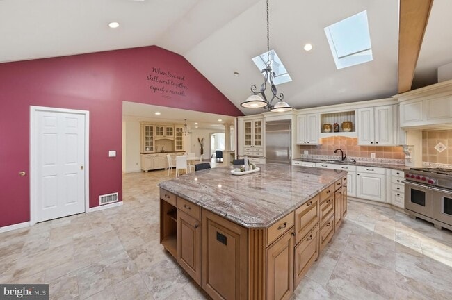 Building Photo - 7 Monroe Pl
