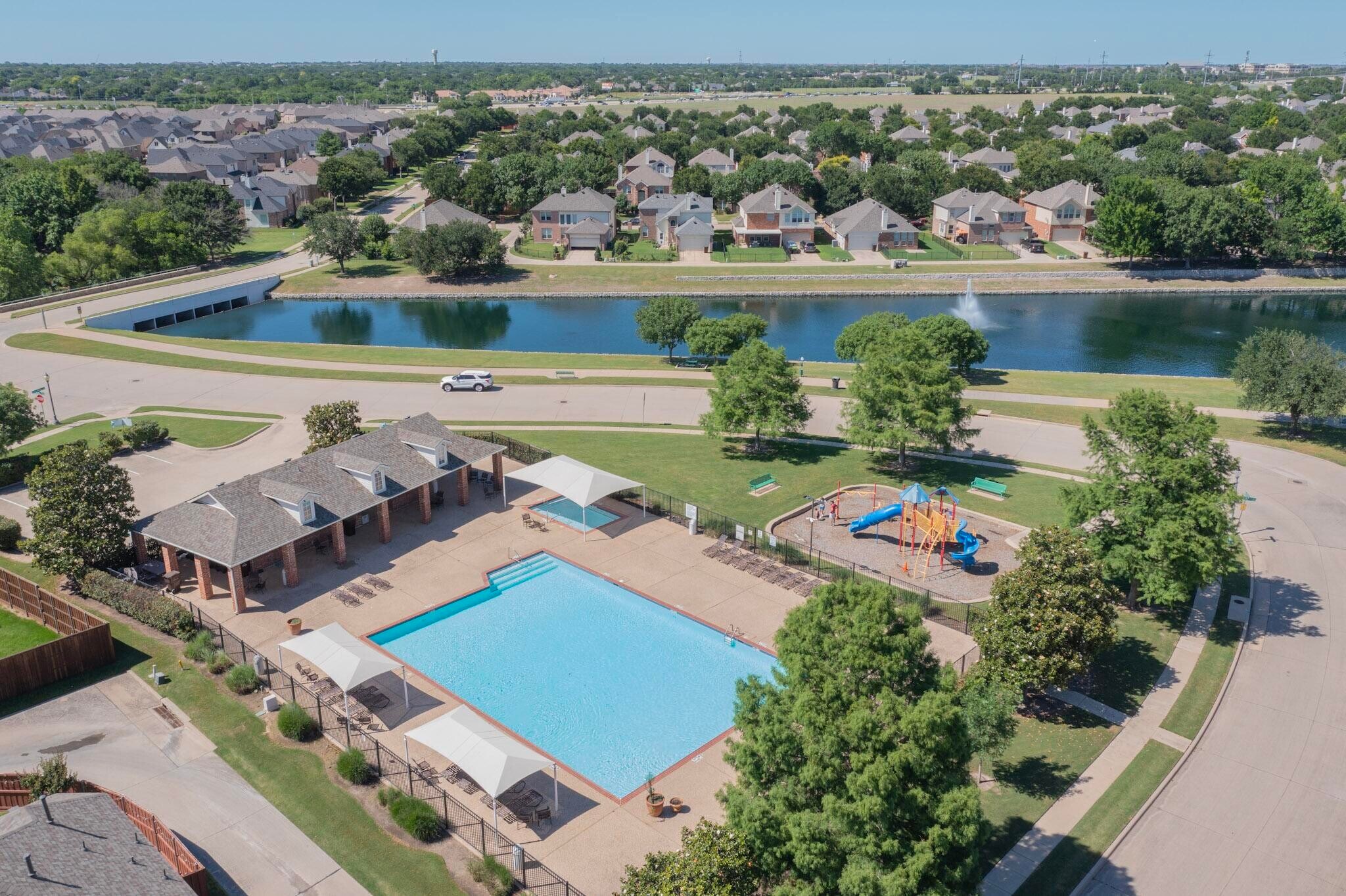 Community pool and small lake - 4509 Stargazer Dr