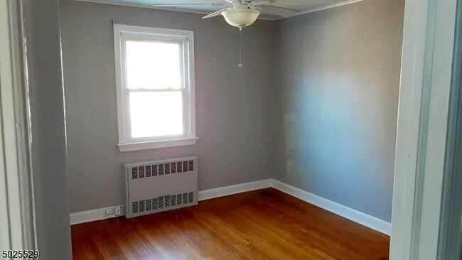 Building Photo - 213 Linden Ave