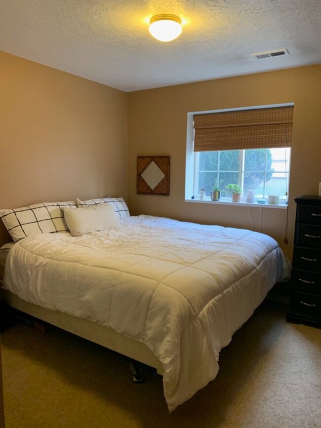 Building Photo - Beautiful Condo Near BYU and Provo Rec Center