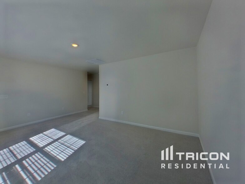 Building Photo - 4018 Rustling Grass Trl